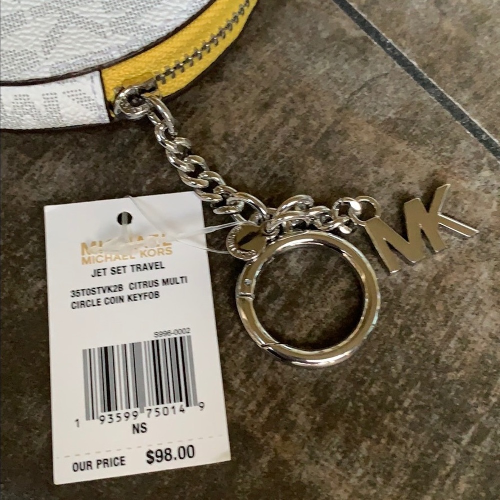 MICHAEL KORS JET SET TRAVEL CIRCLE COIN KEYFOB - Picture 8 of 14